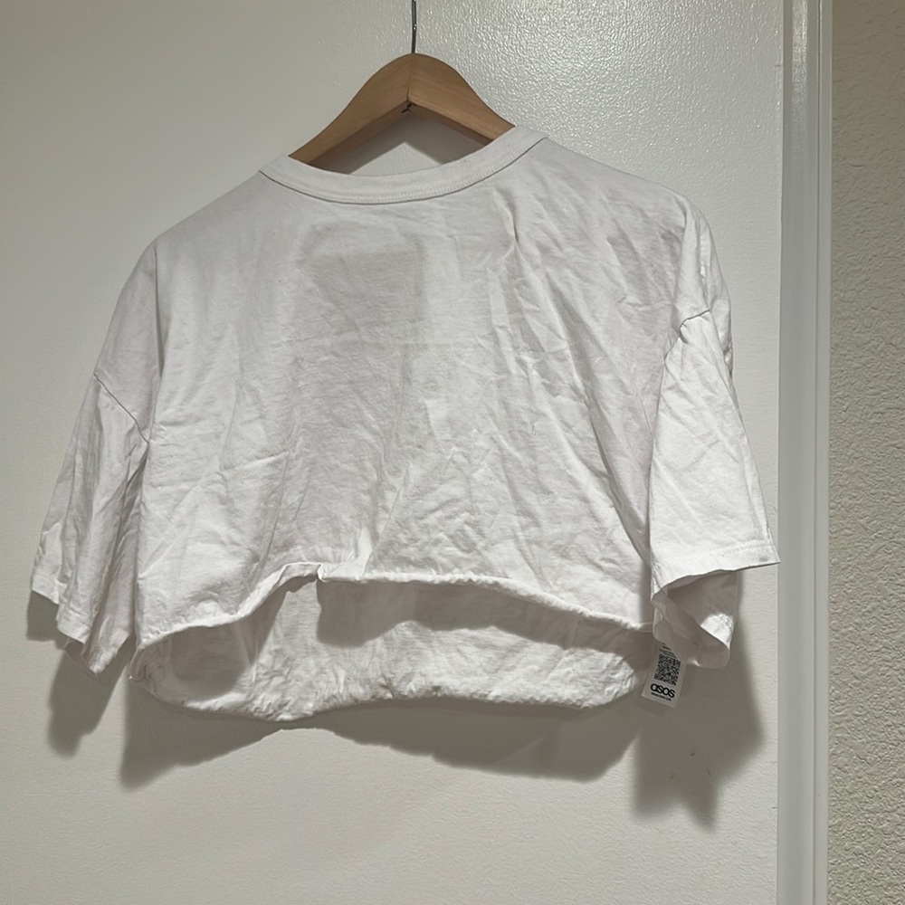 White cropped tee